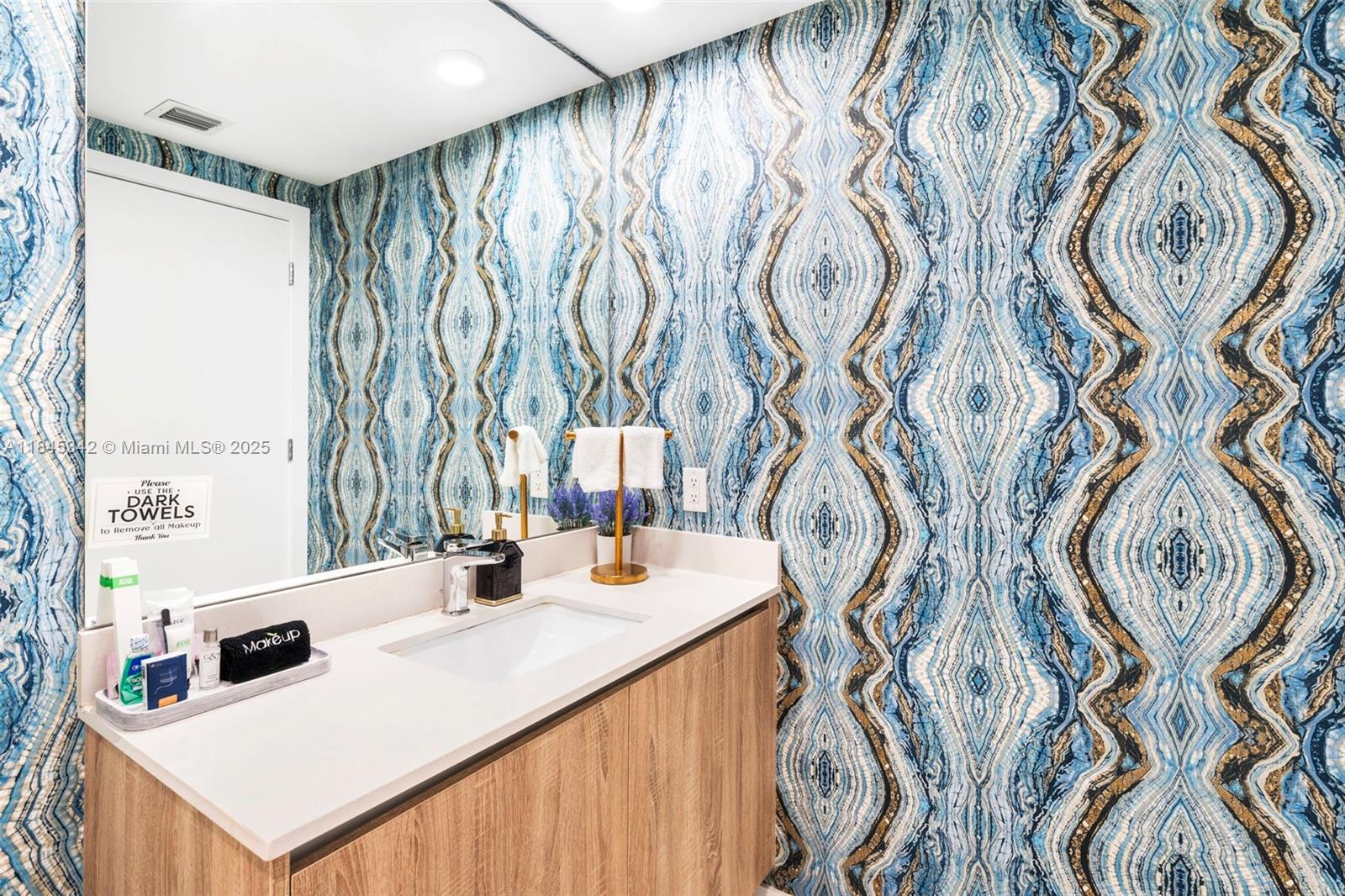 QUADRO CONDO - Residential