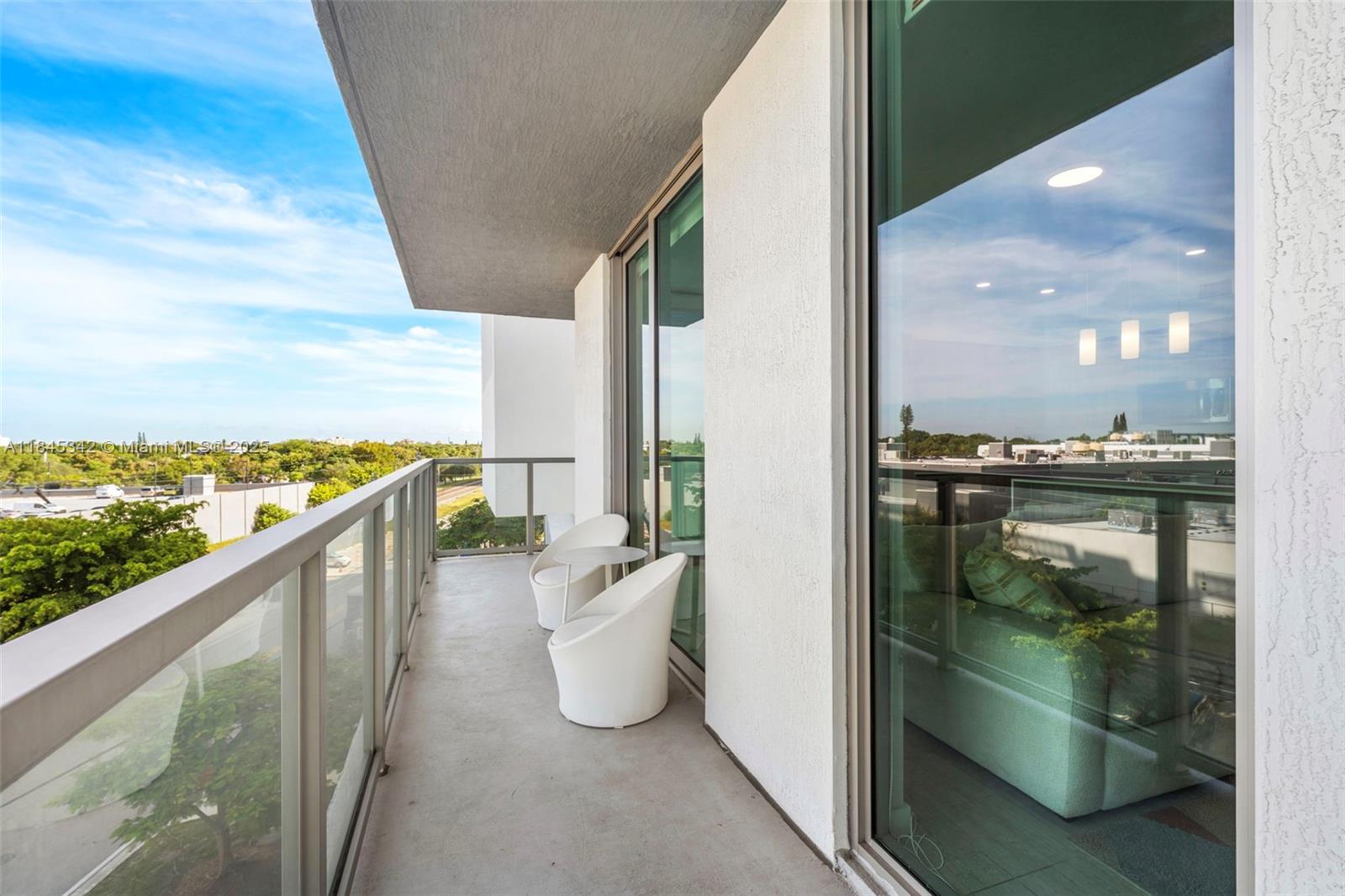 QUADRO CONDO - Residential