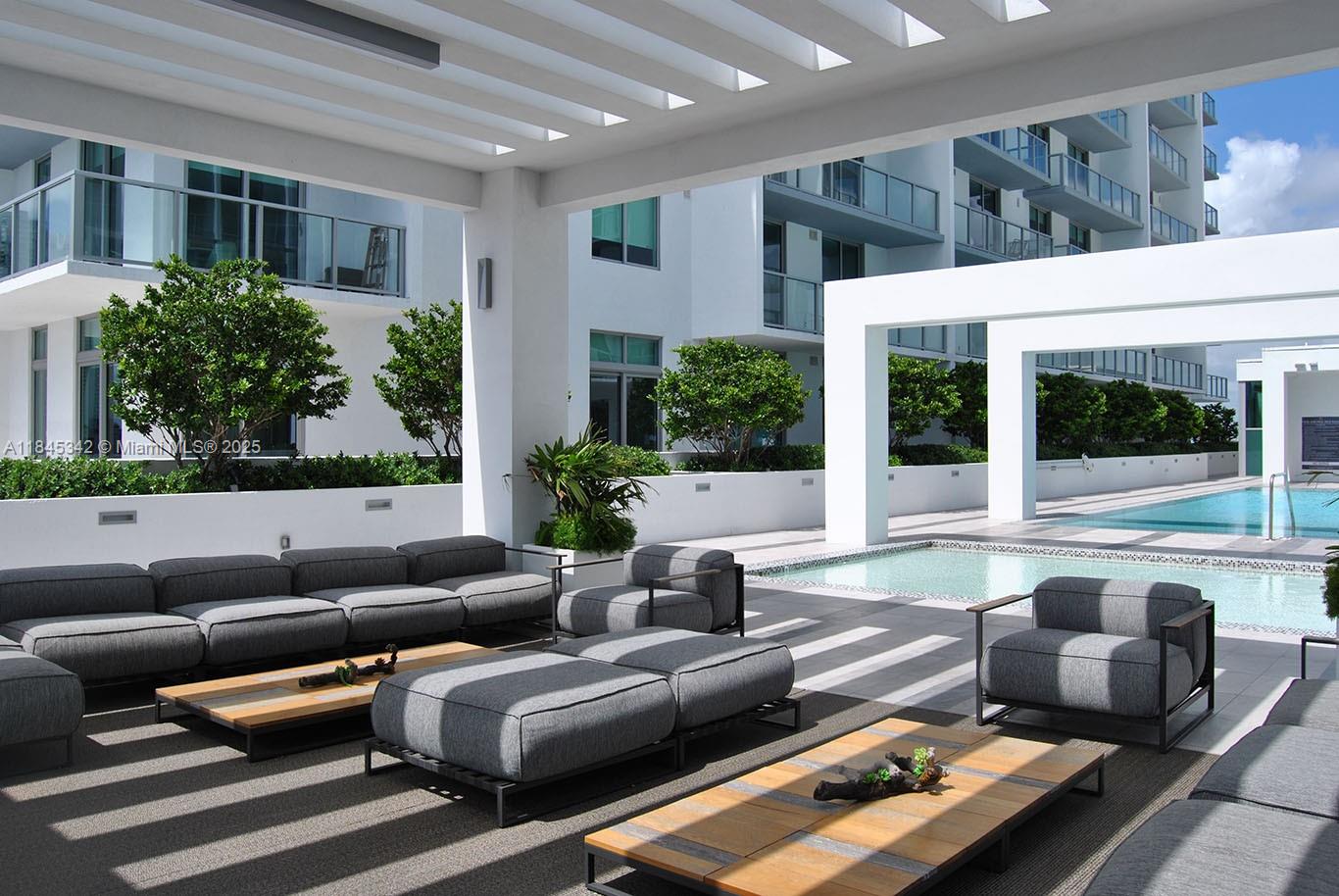 QUADRO CONDO - Residential