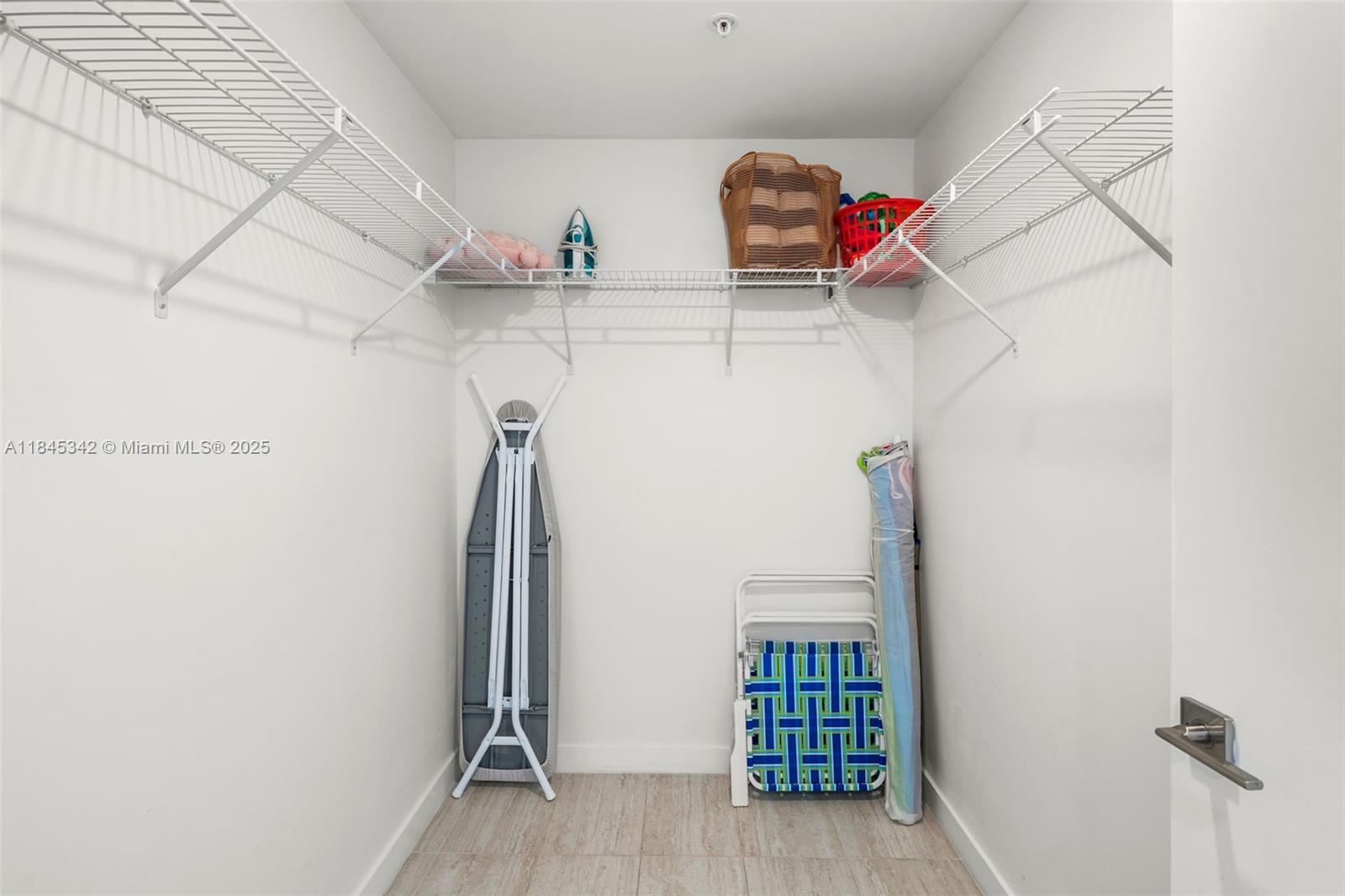 QUADRO CONDO - Residential