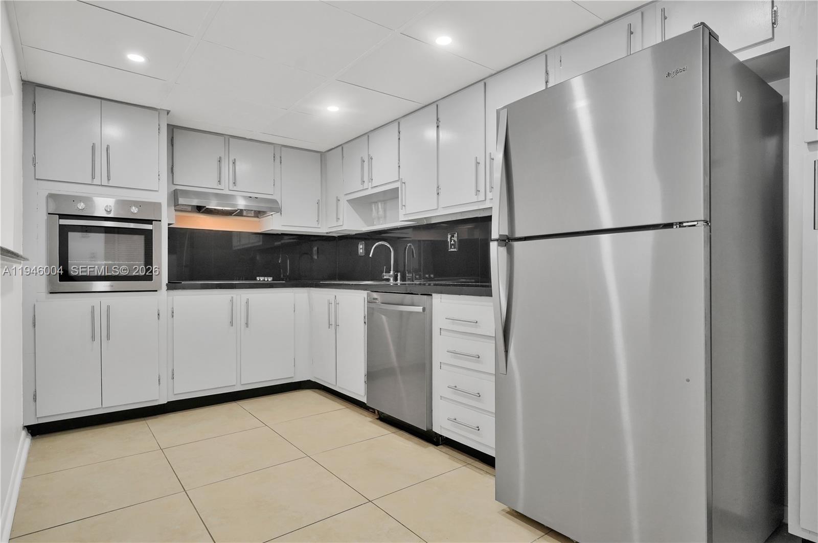 19380 Collins Ave 405