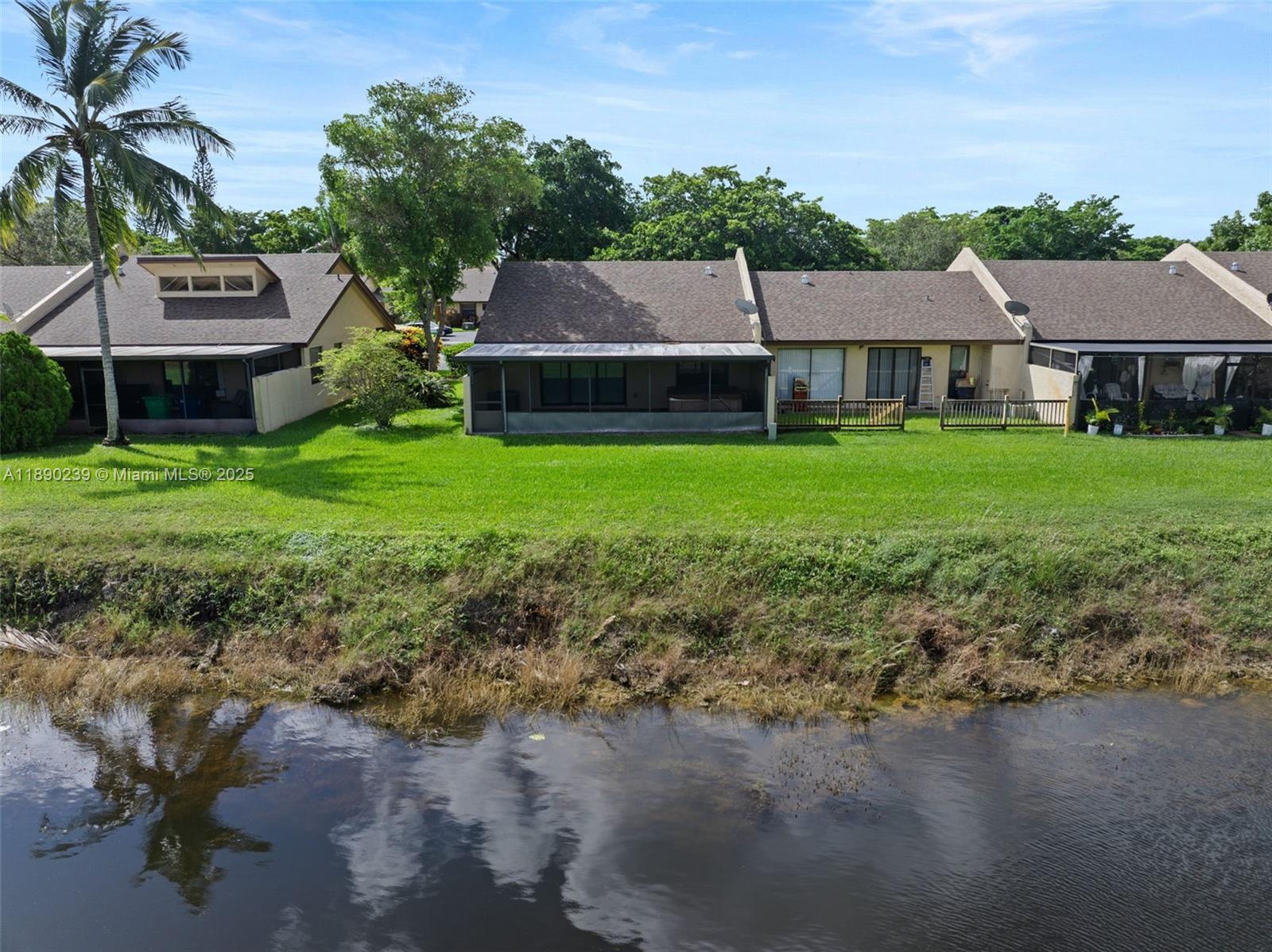 NORTH LAKE TOWNHOMES COND - Residential