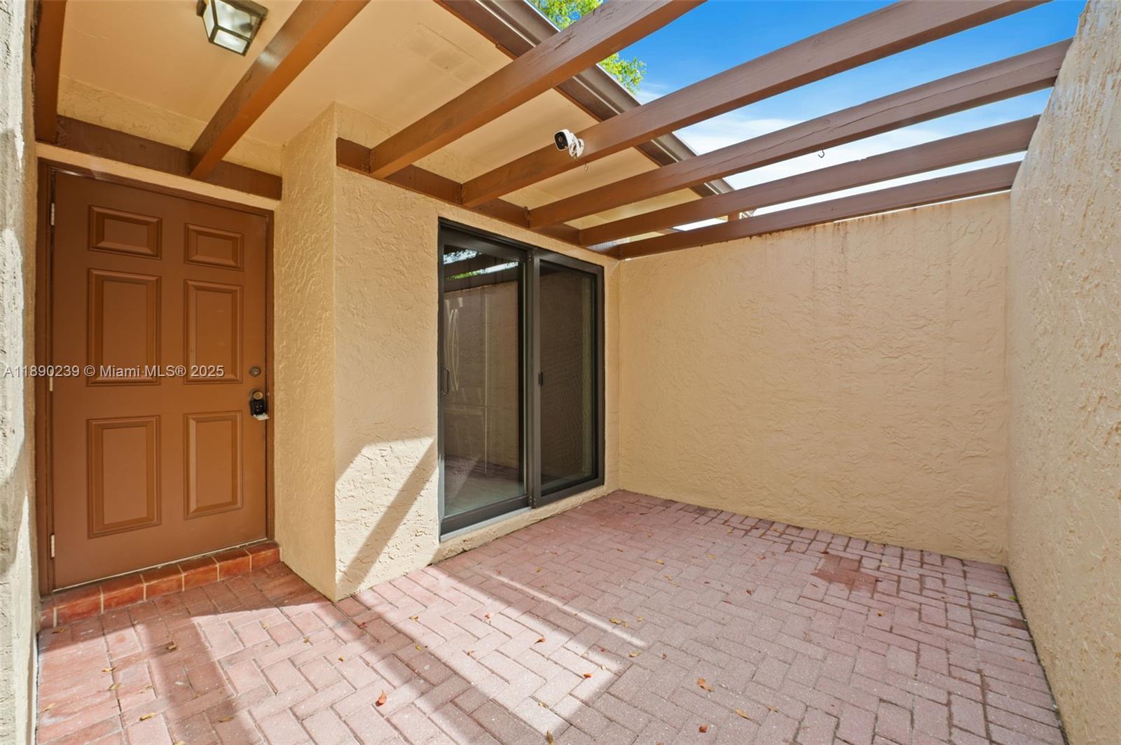 NORTH LAKE TOWNHOMES COND - Residential