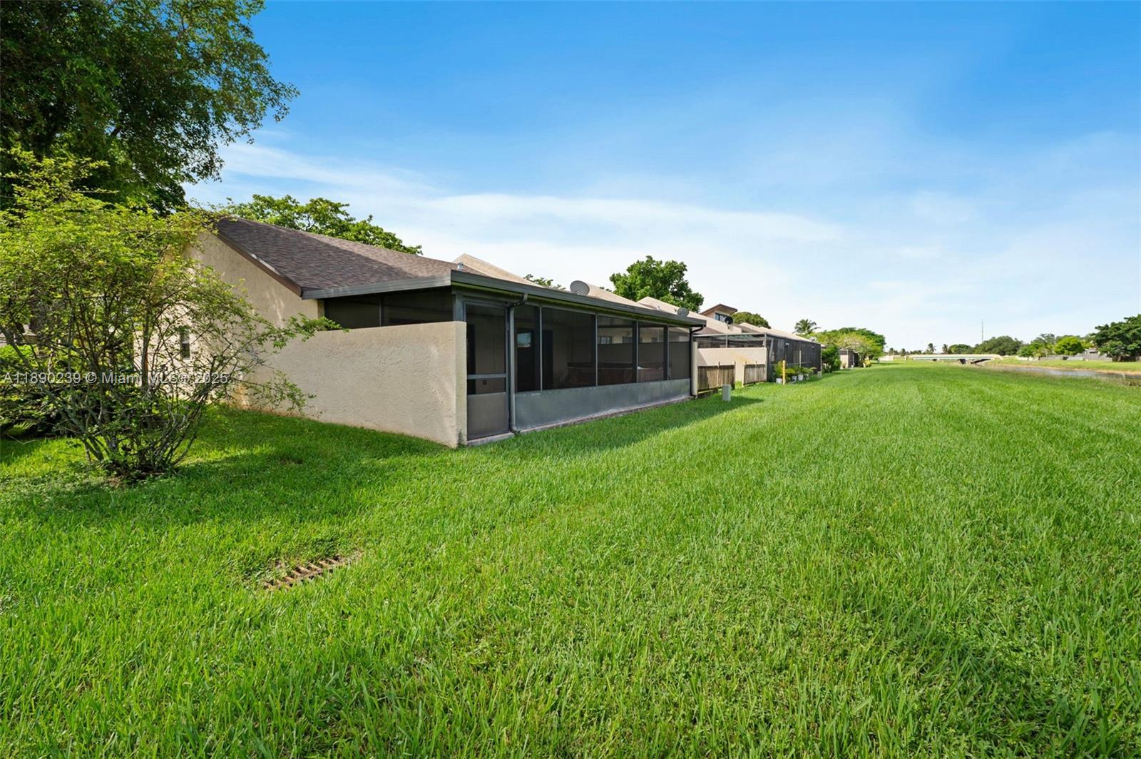 NORTH LAKE TOWNHOMES COND - Residential