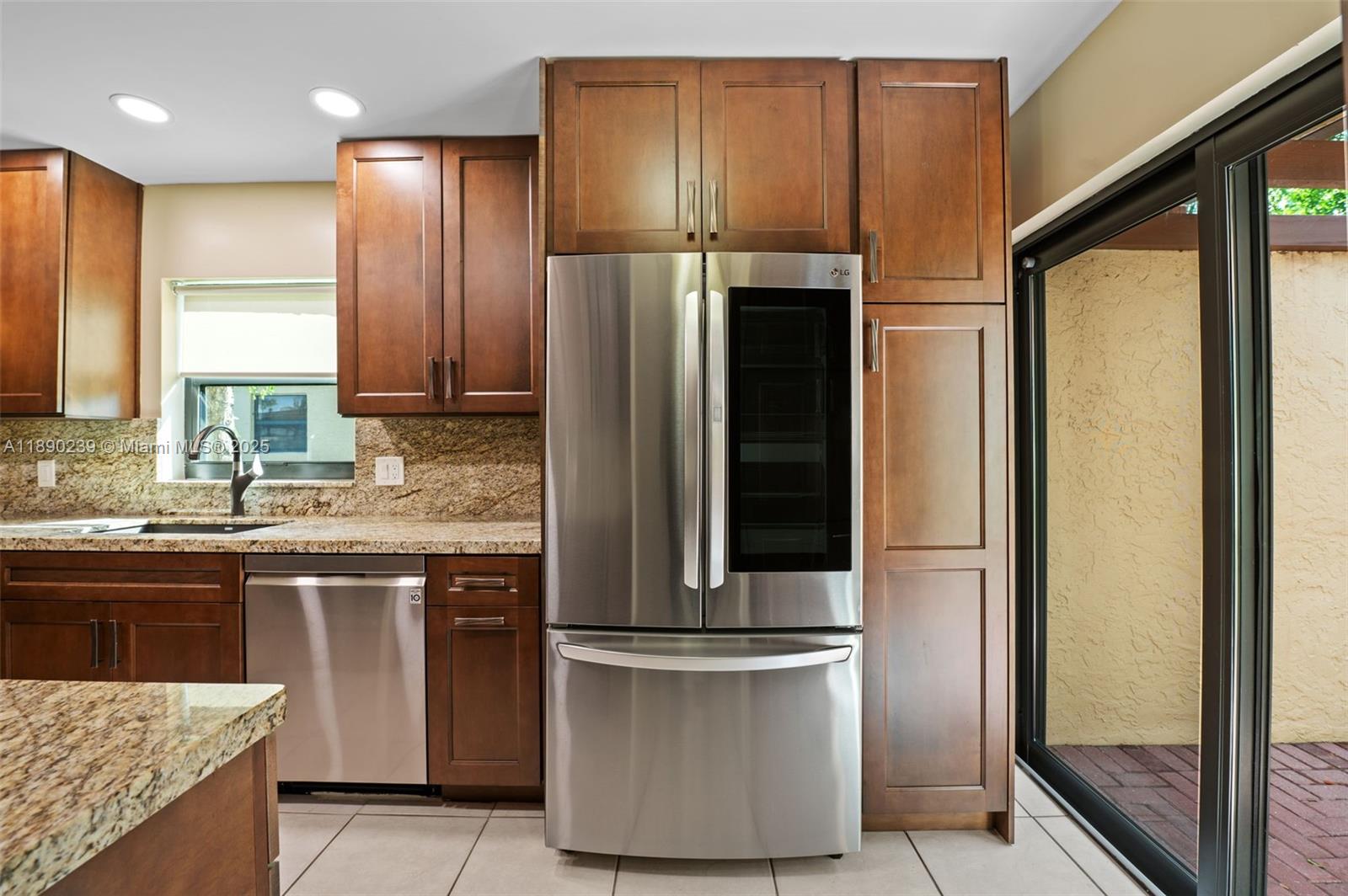 NORTH LAKE TOWNHOMES COND - Residential