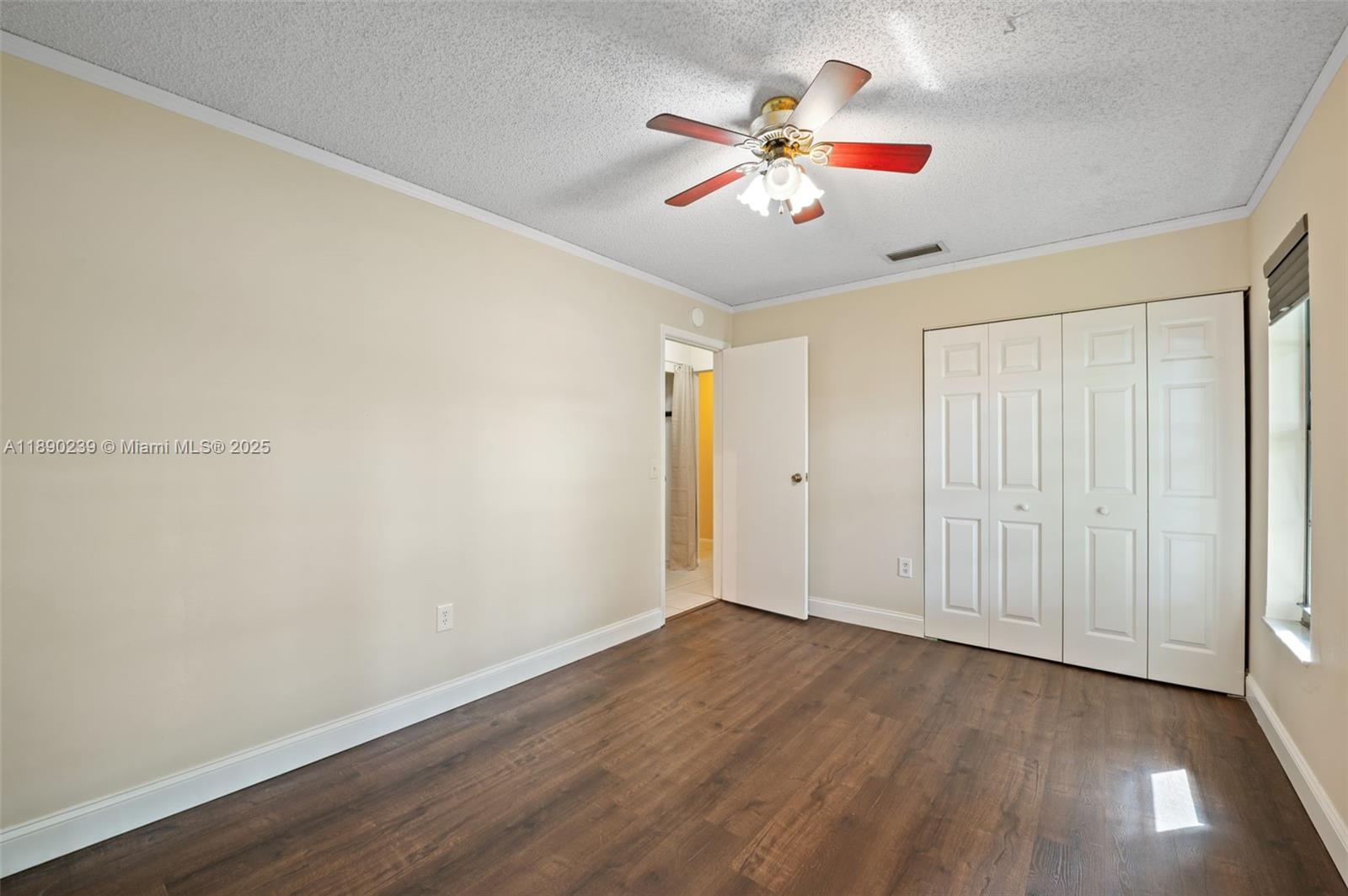 NORTH LAKE TOWNHOMES COND - Residential