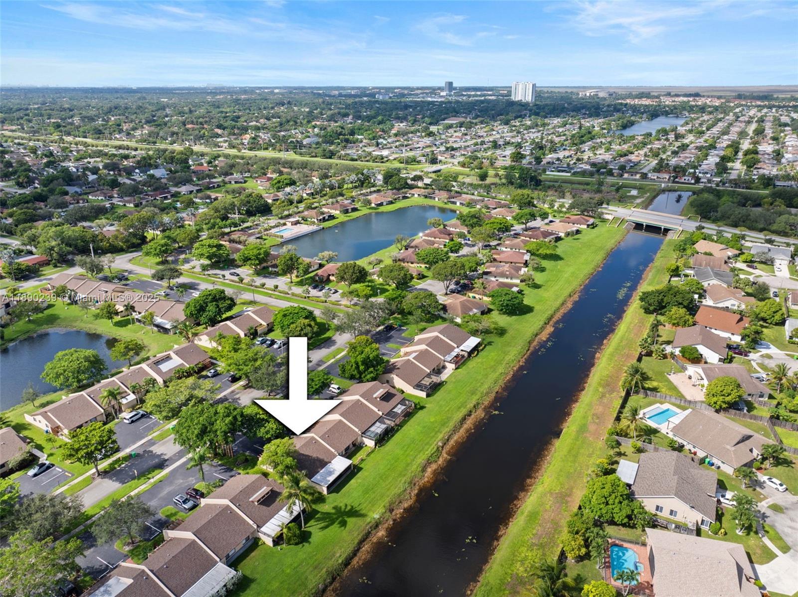 NORTH LAKE TOWNHOMES COND - Residential