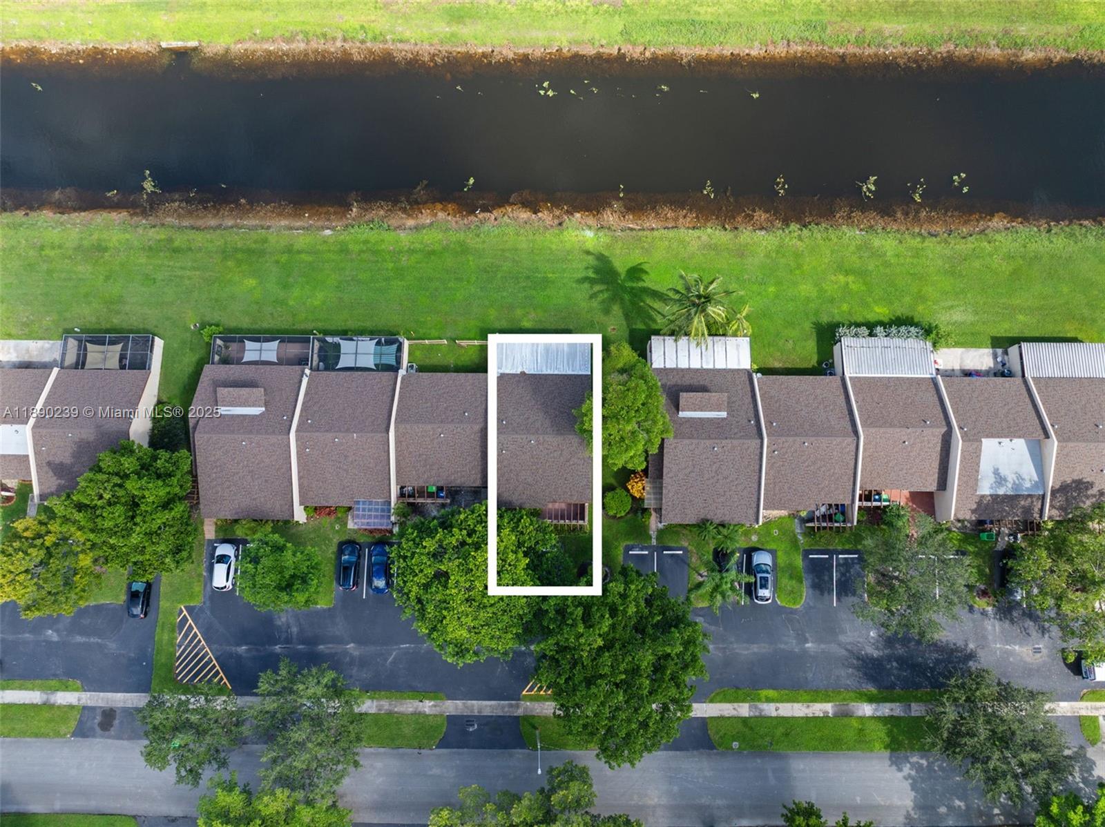 NORTH LAKE TOWNHOMES COND - Residential