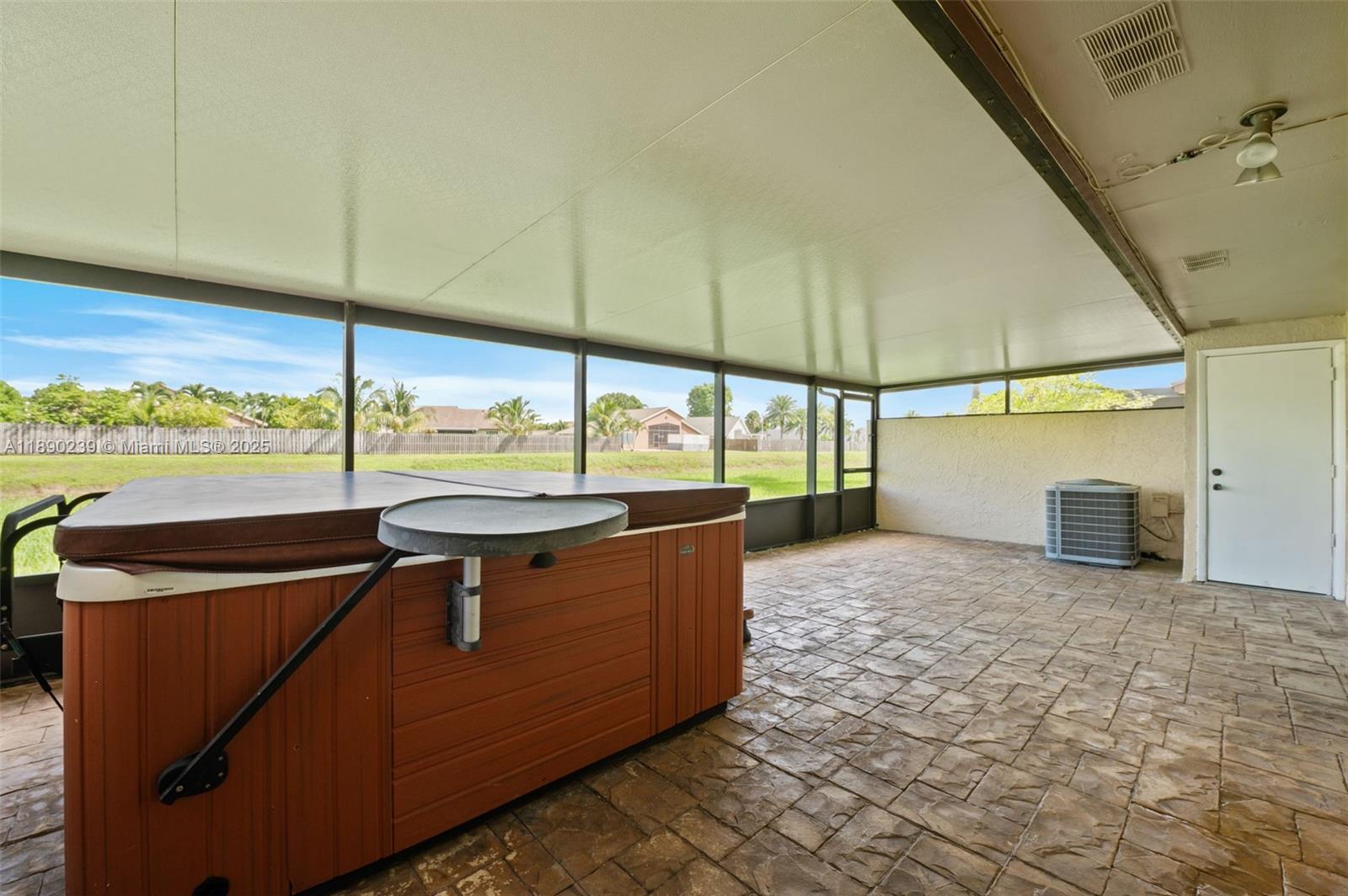 NORTH LAKE TOWNHOMES COND - Residential