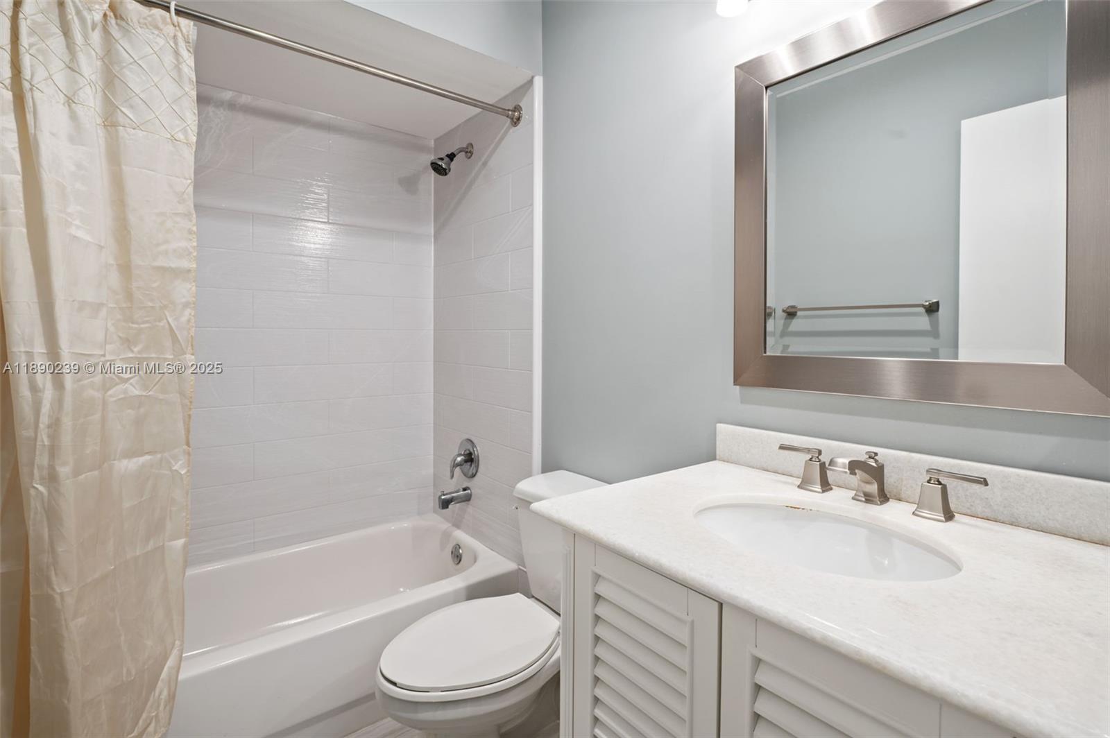 NORTH LAKE TOWNHOMES COND - Residential