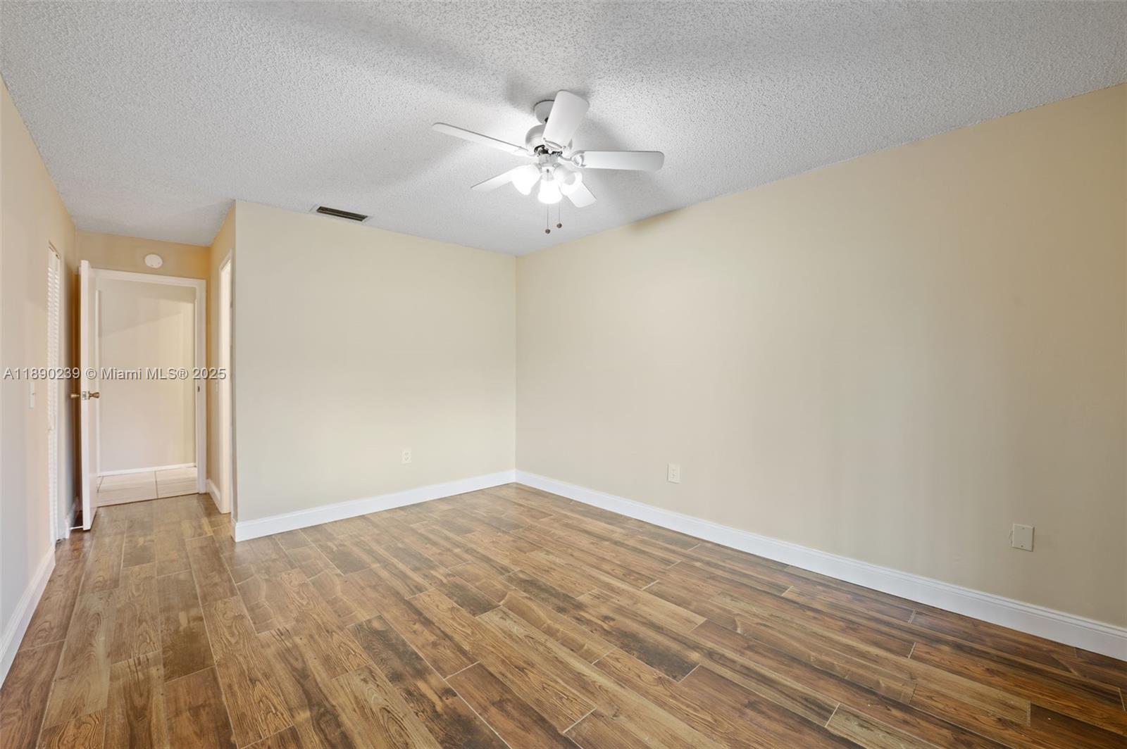 NORTH LAKE TOWNHOMES COND - Residential