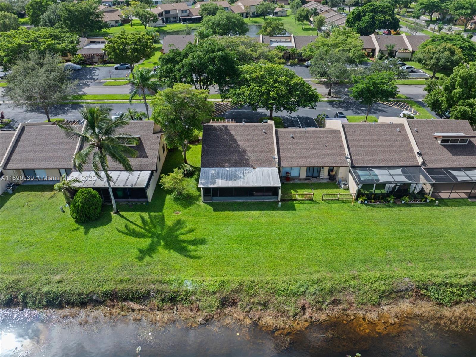 NORTH LAKE TOWNHOMES COND - Residential