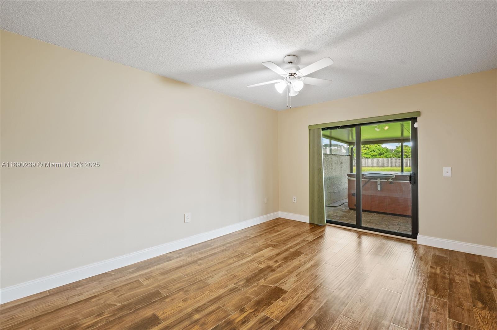 NORTH LAKE TOWNHOMES COND - Residential