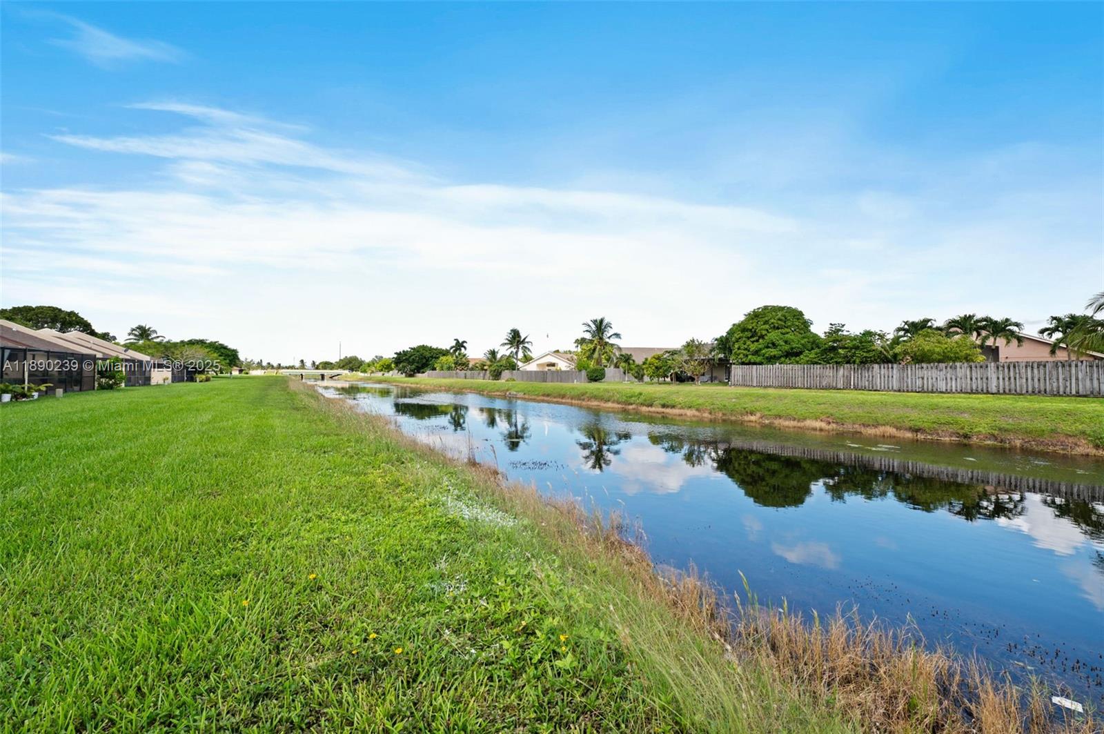NORTH LAKE TOWNHOMES COND - Residential