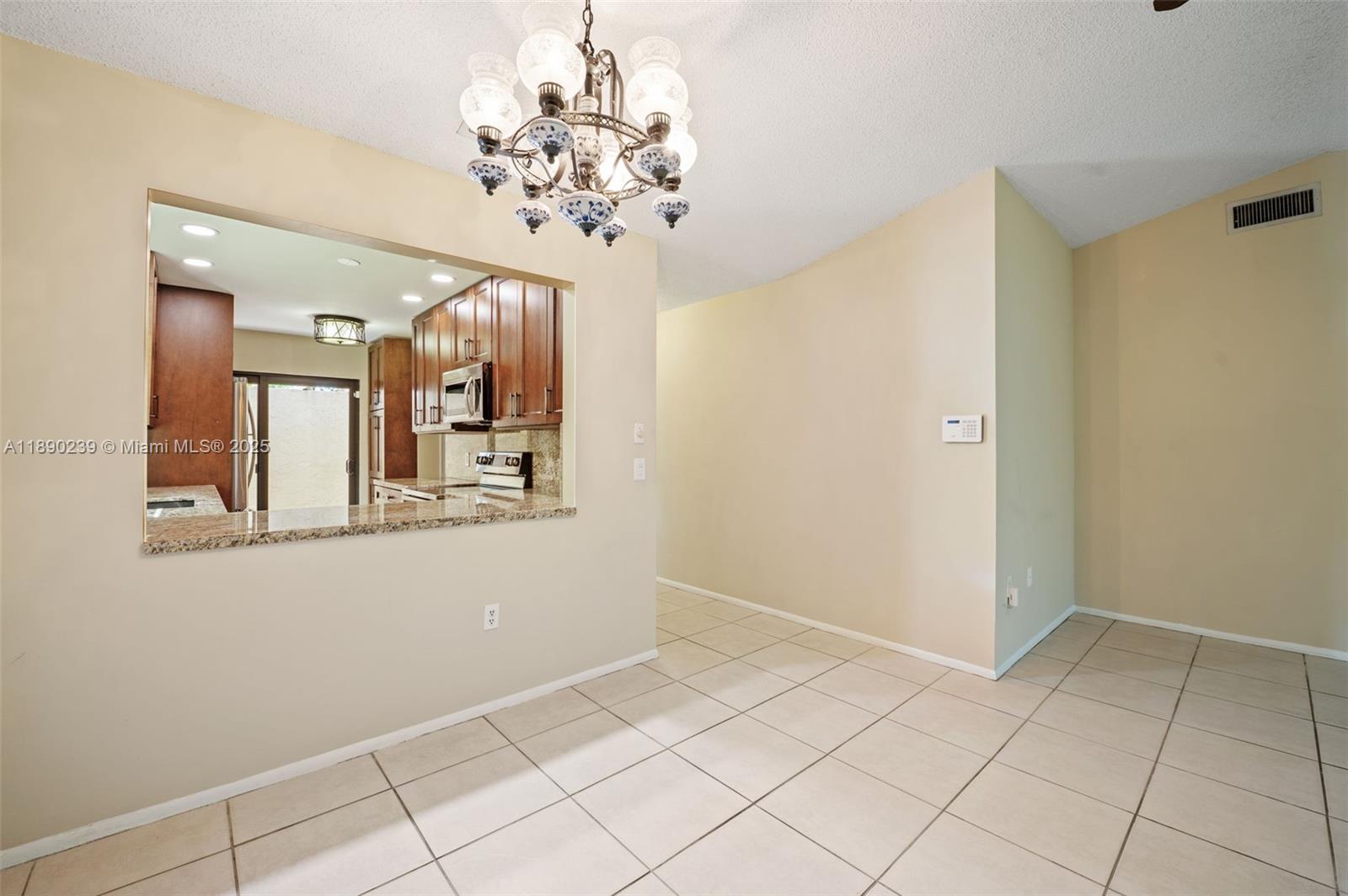 NORTH LAKE TOWNHOMES COND - Residential