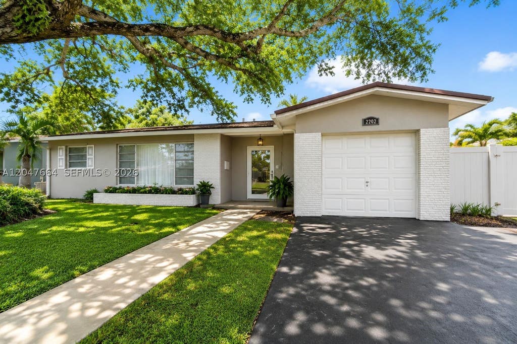 Photo of 2202 N 42nd Ave, Hollywood, FL 33021 (MLS # A12047664)