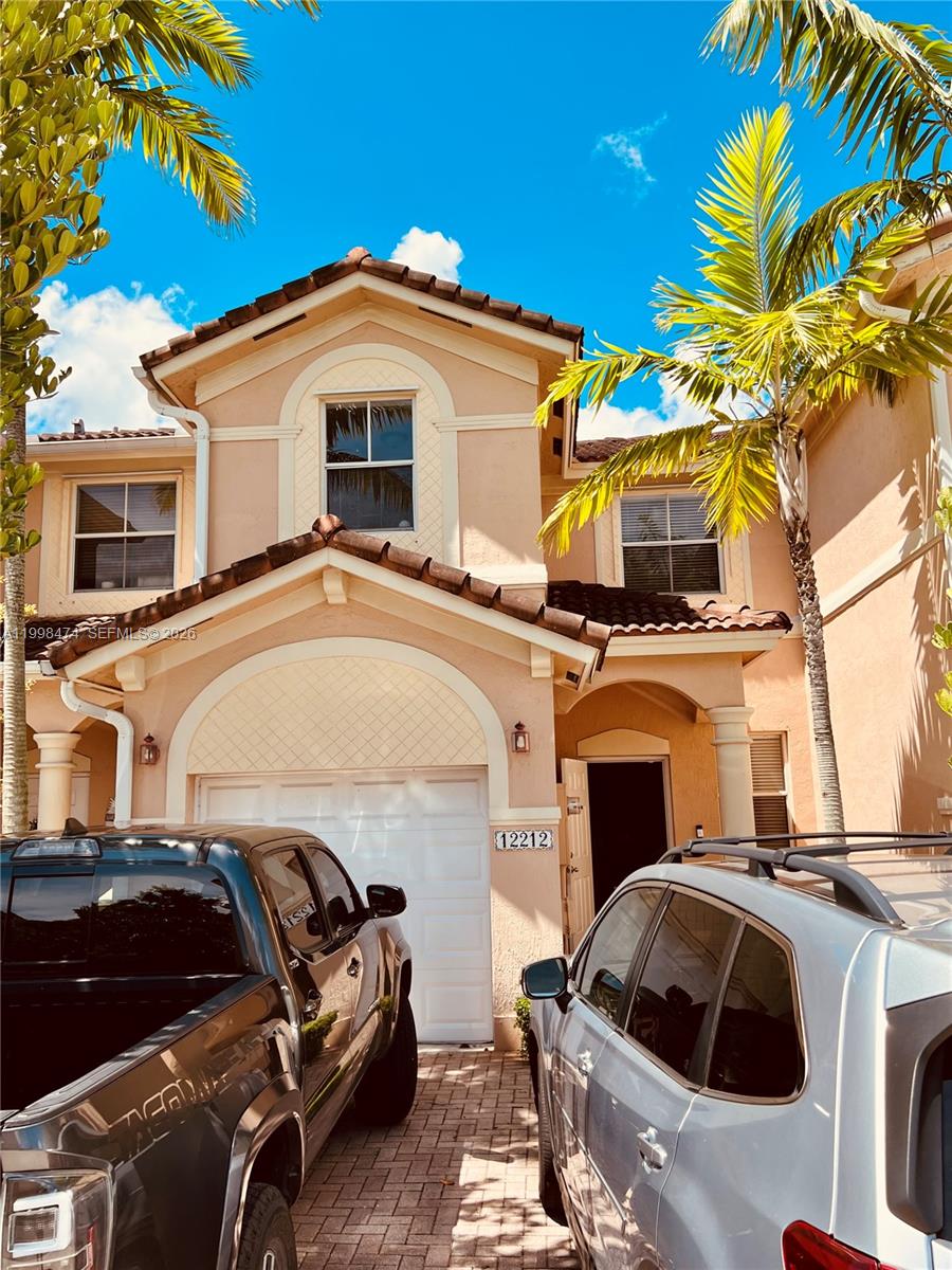 KENDALL BREEZE - Residential Lease