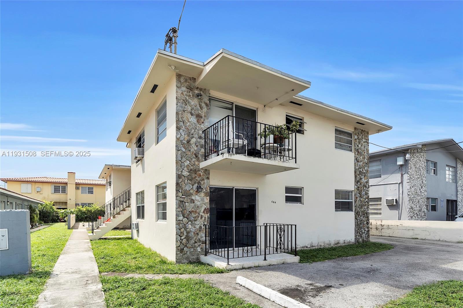 CITY OF MIAMI SOUTH - Residential Lease