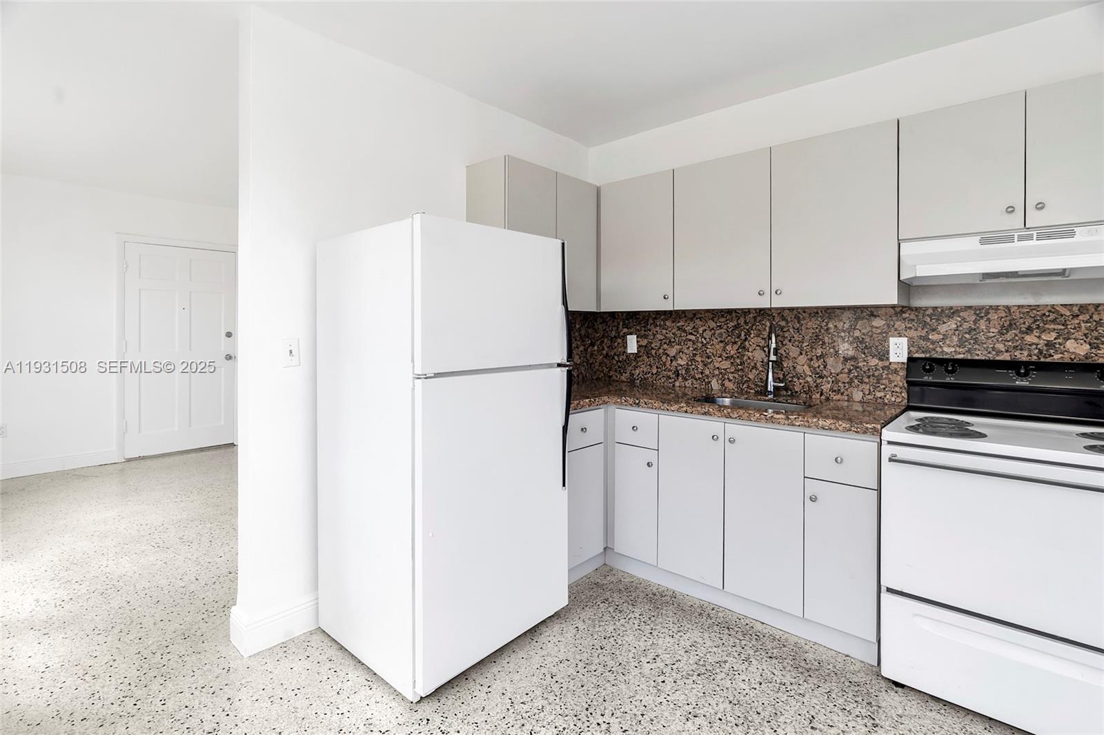 CITY OF MIAMI SOUTH - Residential Lease