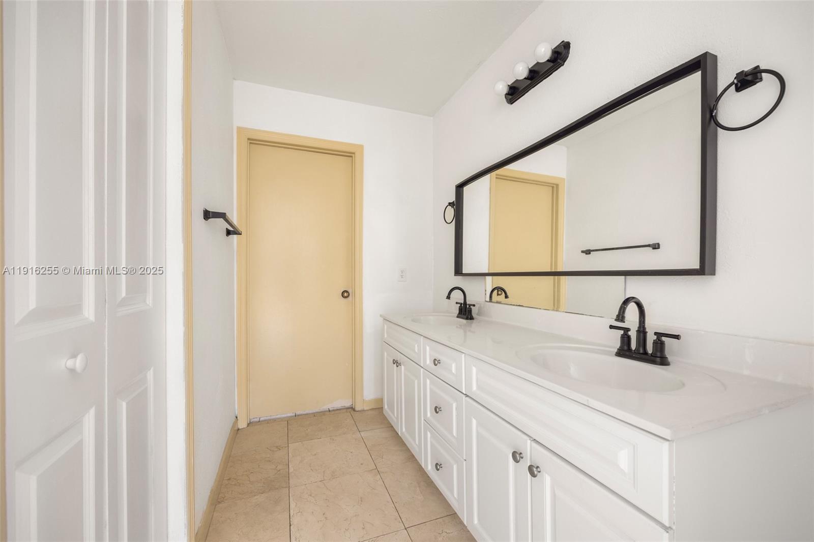 LAKES BY THE BAY SEC 8 - Residential