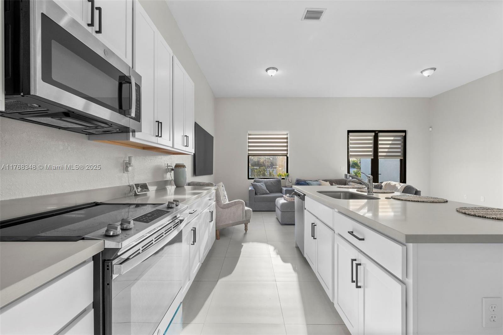 SOUTH MIAMI LAKES - Residential