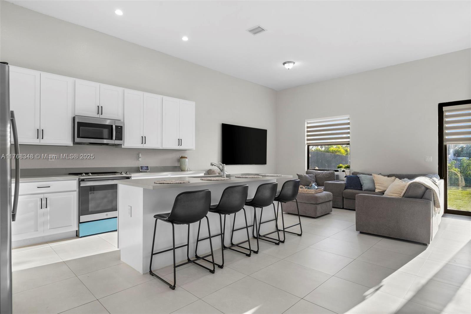 SOUTH MIAMI LAKES - Residential