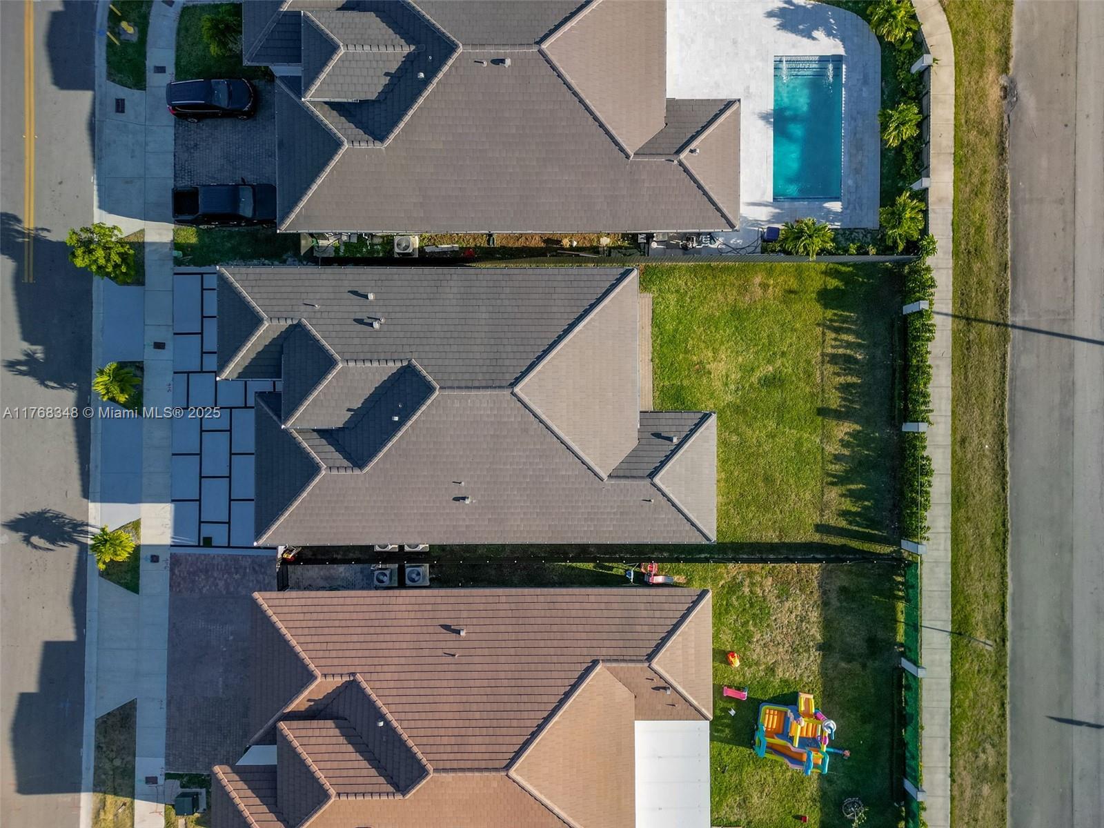 SOUTH MIAMI LAKES - Residential