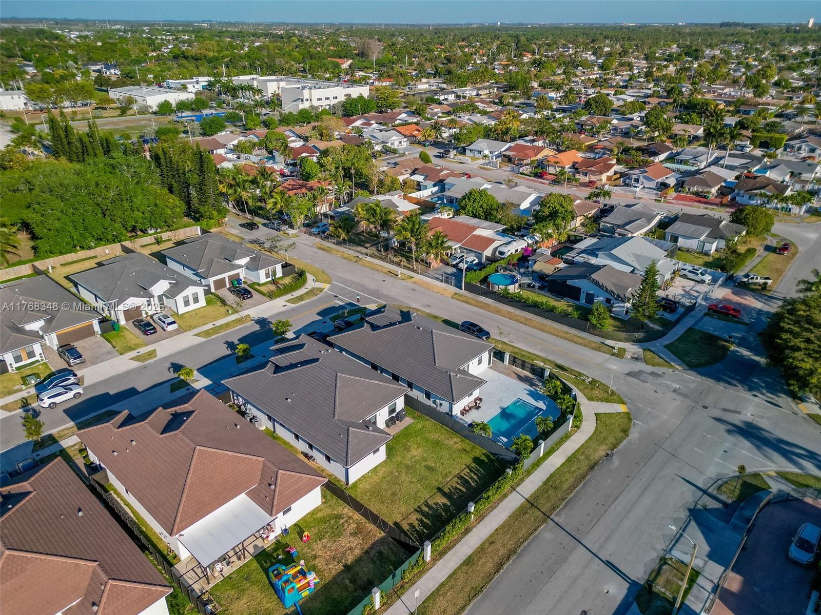 SOUTH MIAMI LAKES - Residential