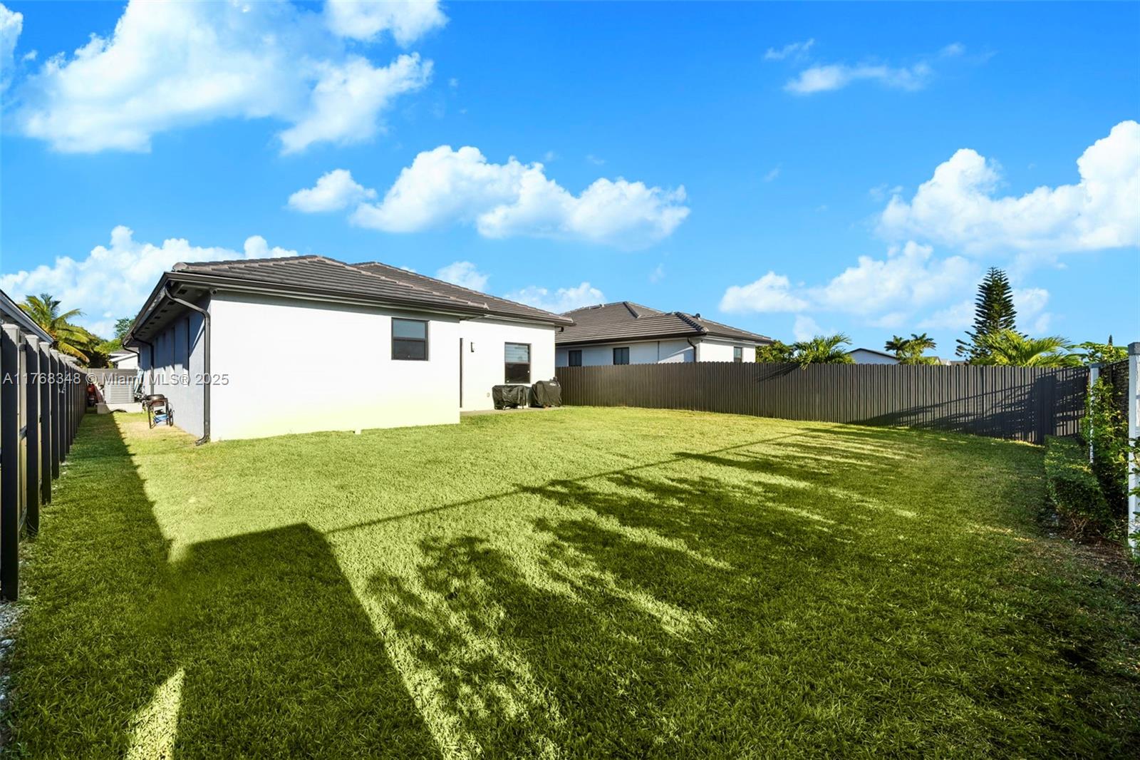 SOUTH MIAMI LAKES - Residential