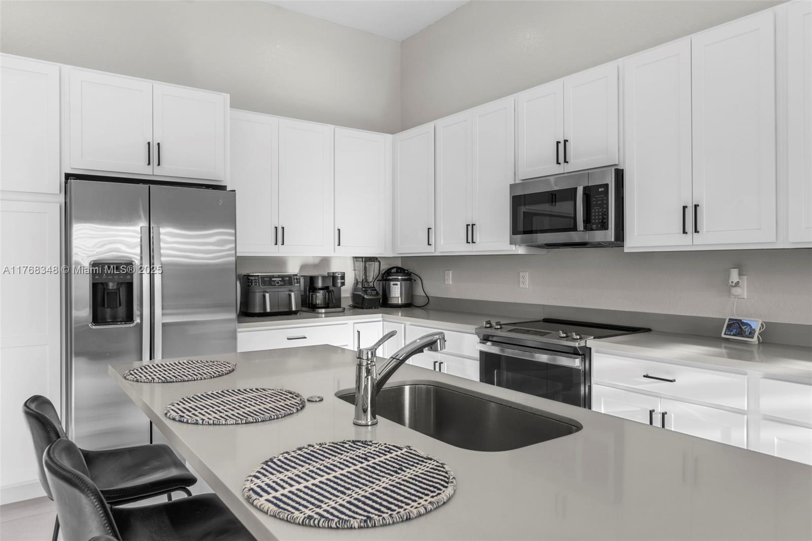 SOUTH MIAMI LAKES - Residential