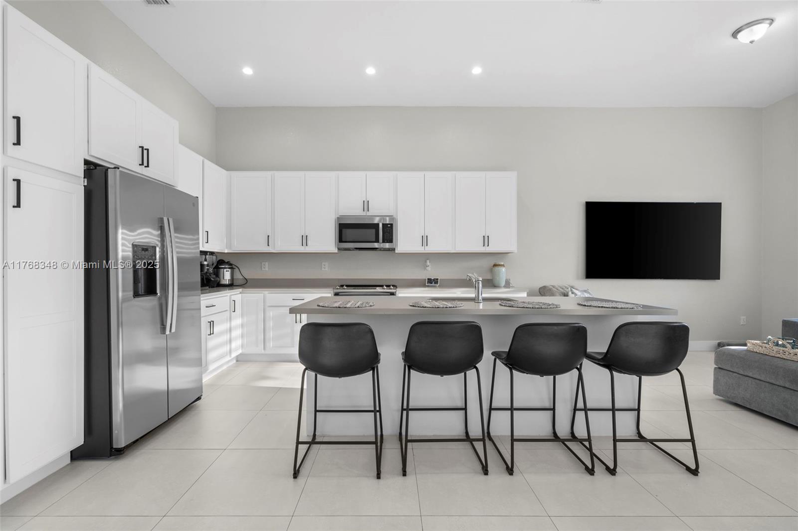 SOUTH MIAMI LAKES - Residential