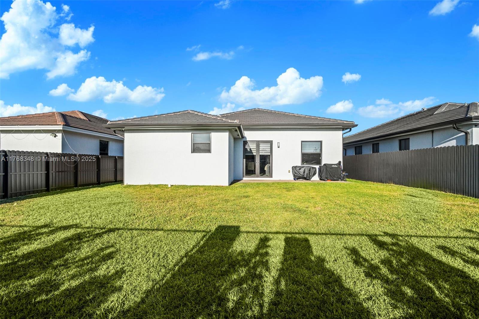 SOUTH MIAMI LAKES - Residential