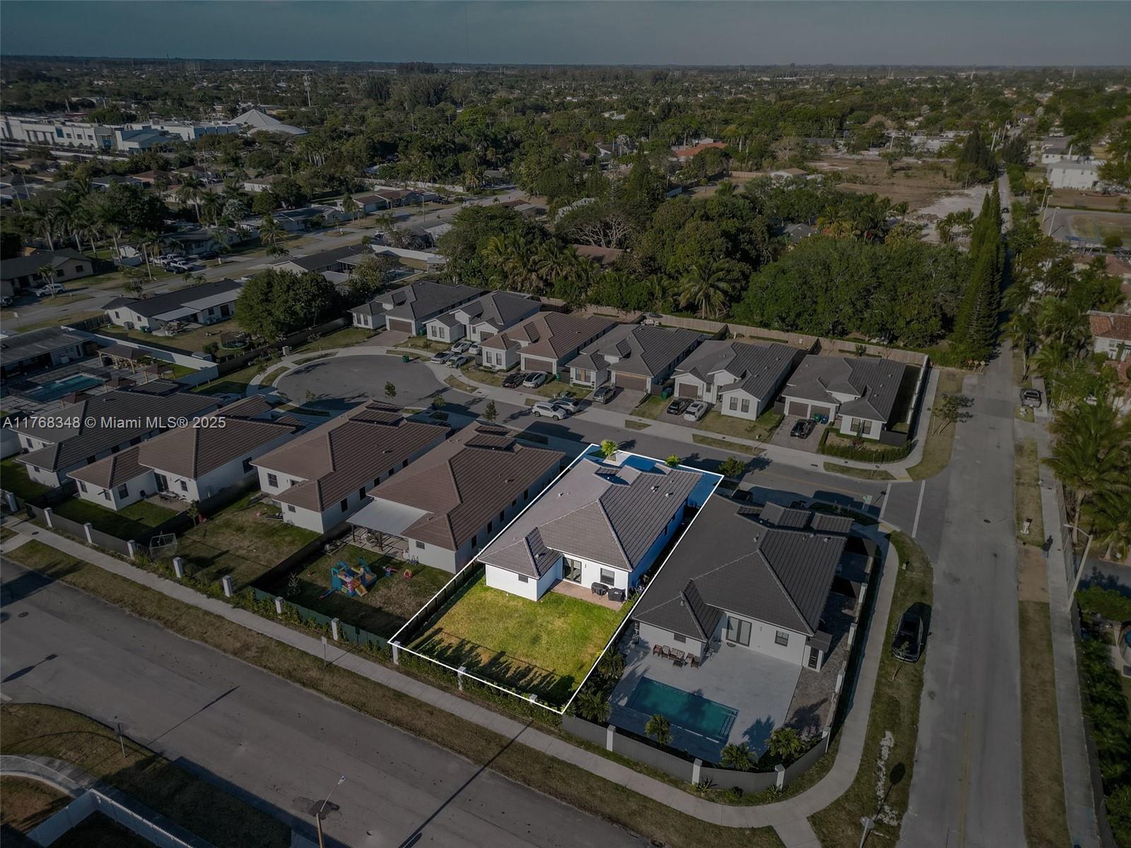 SOUTH MIAMI LAKES - Residential