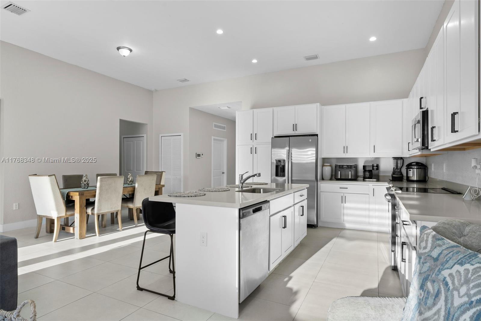 SOUTH MIAMI LAKES - Residential