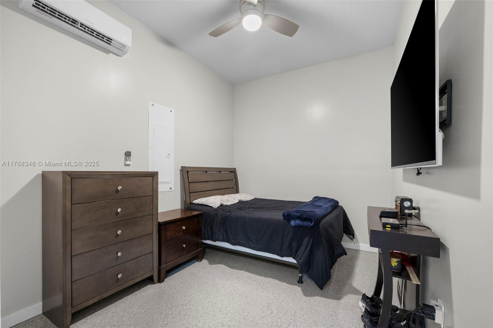 SOUTH MIAMI LAKES - Residential