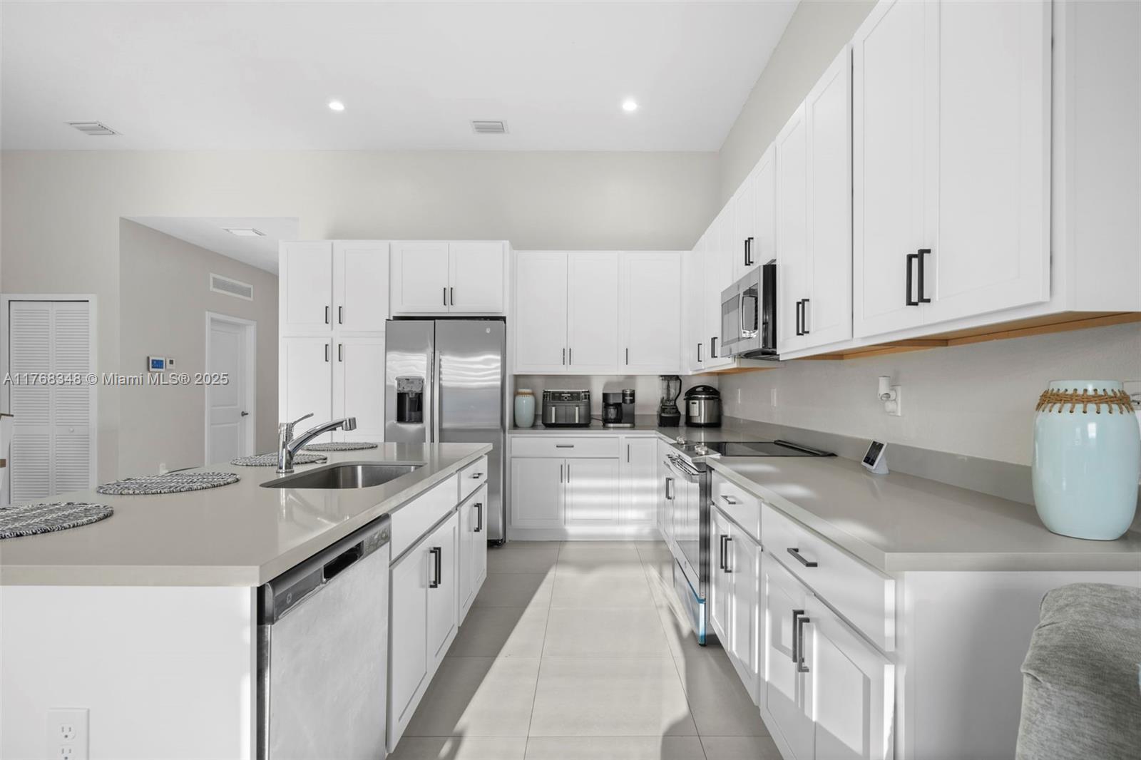 SOUTH MIAMI LAKES - Residential