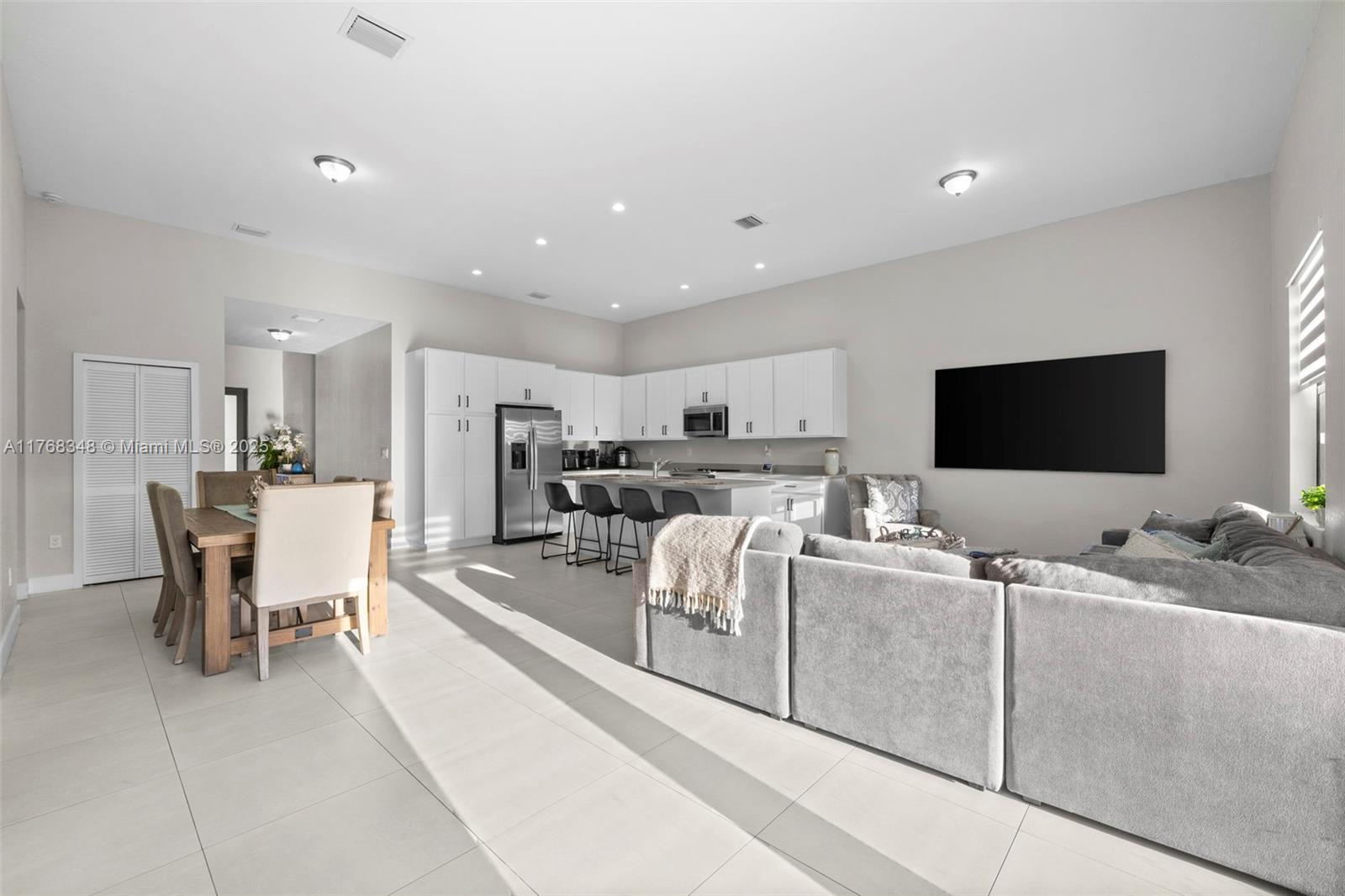 SOUTH MIAMI LAKES - Residential