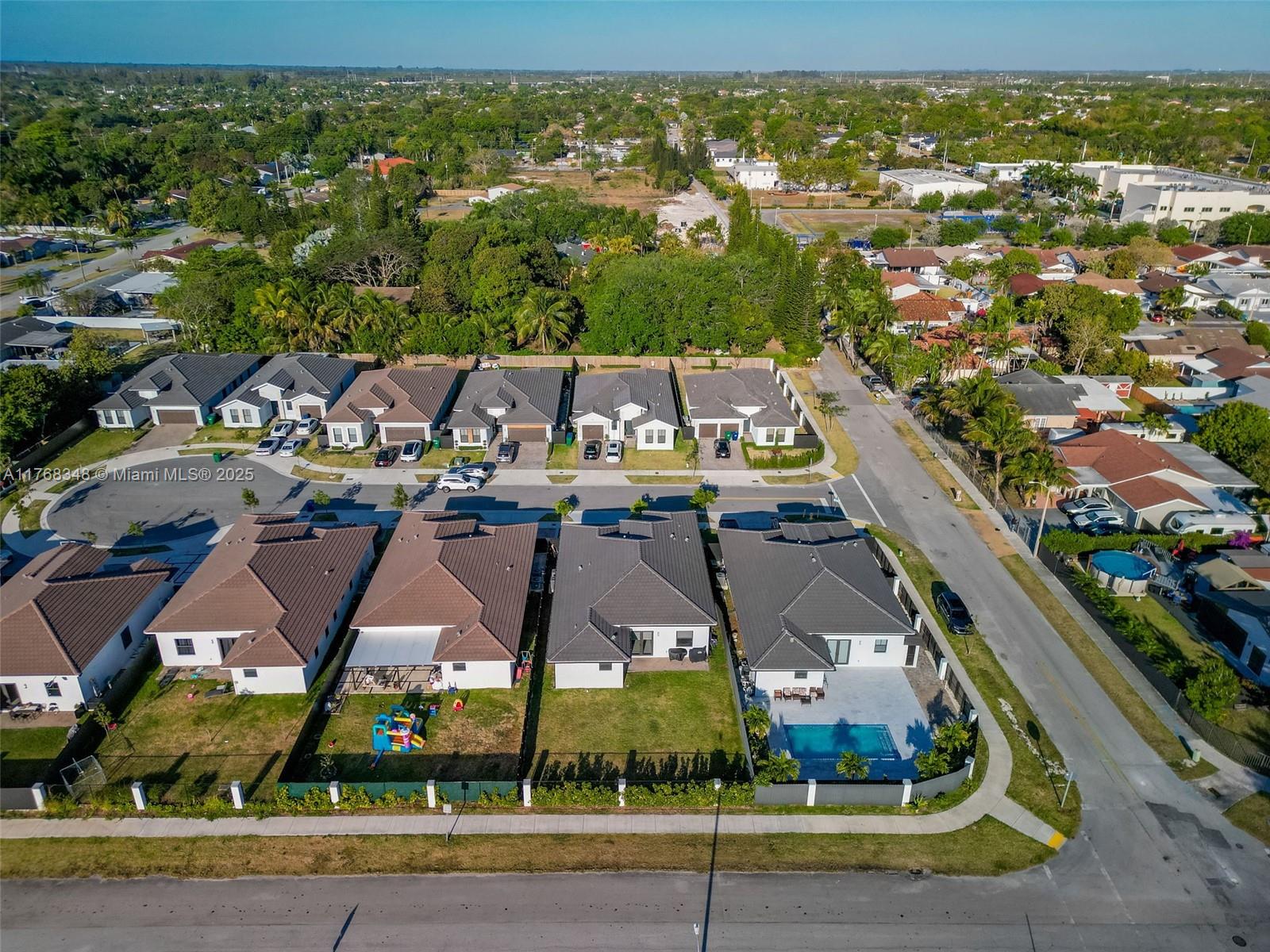 SOUTH MIAMI LAKES - Residential