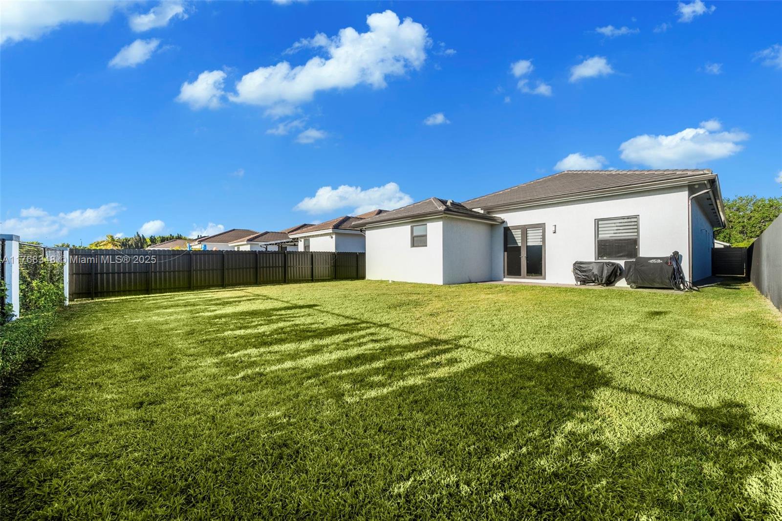SOUTH MIAMI LAKES - Residential