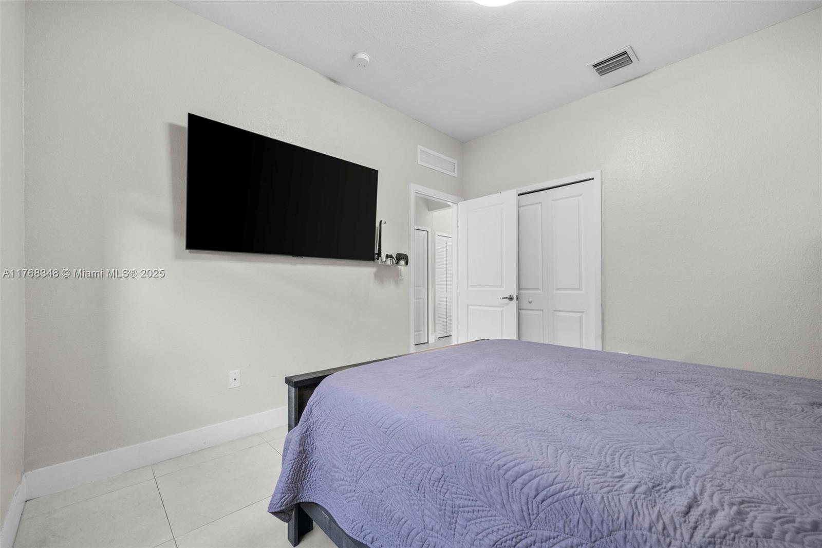 SOUTH MIAMI LAKES - Residential