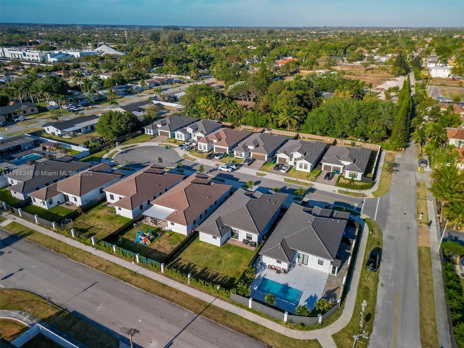 SOUTH MIAMI LAKES - Residential