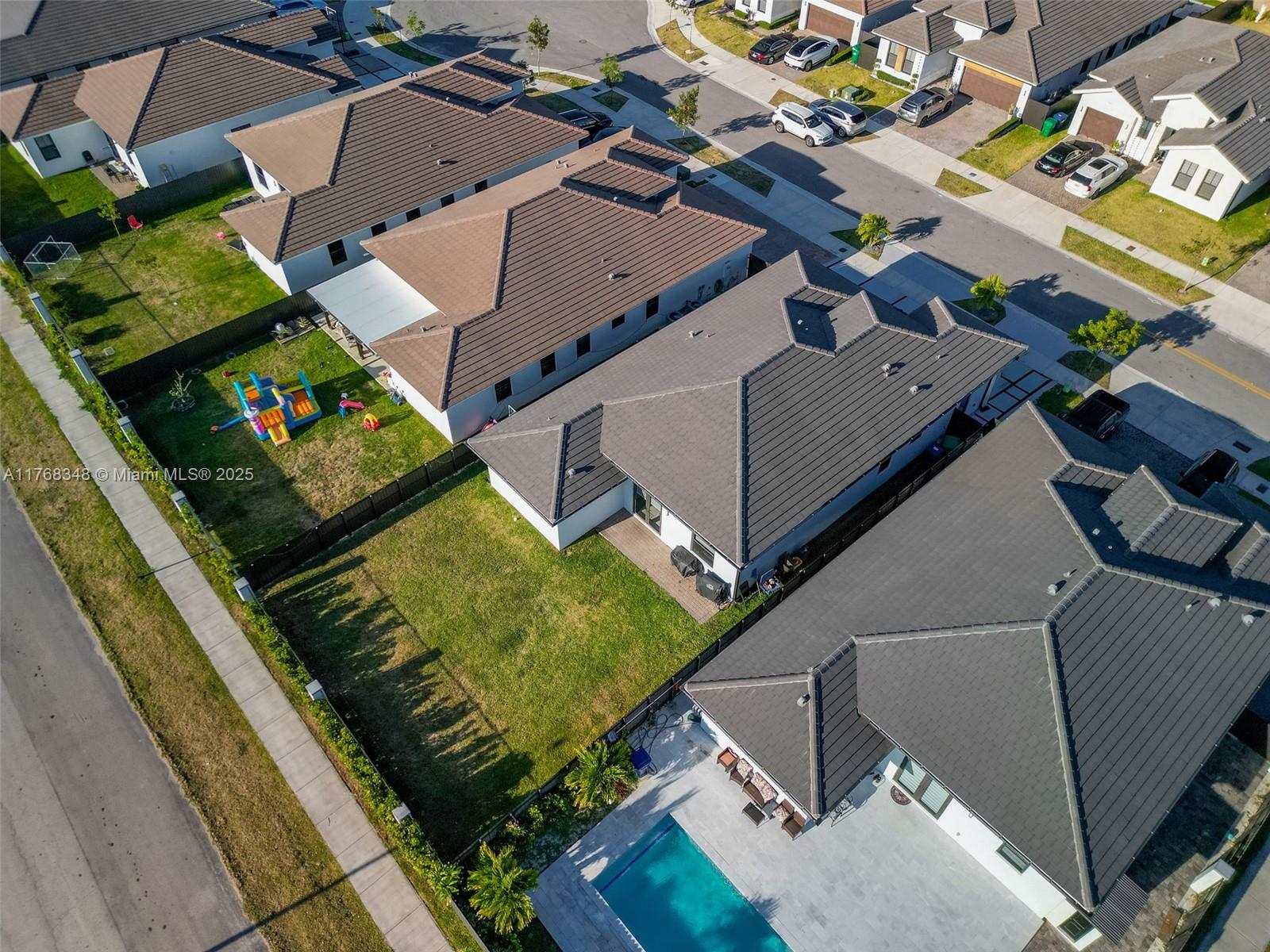SOUTH MIAMI LAKES - Residential