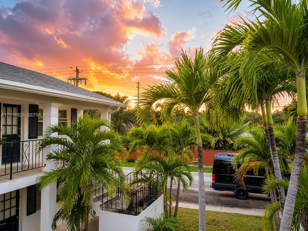 Photo of Hollywood, FL 33020 (MLS # A12018820)