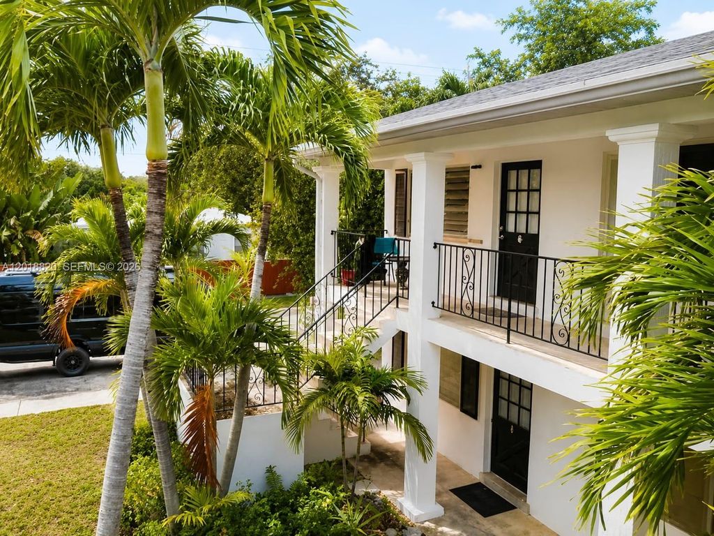 Photo of Hollywood, FL 33020 (MLS # A12018820)