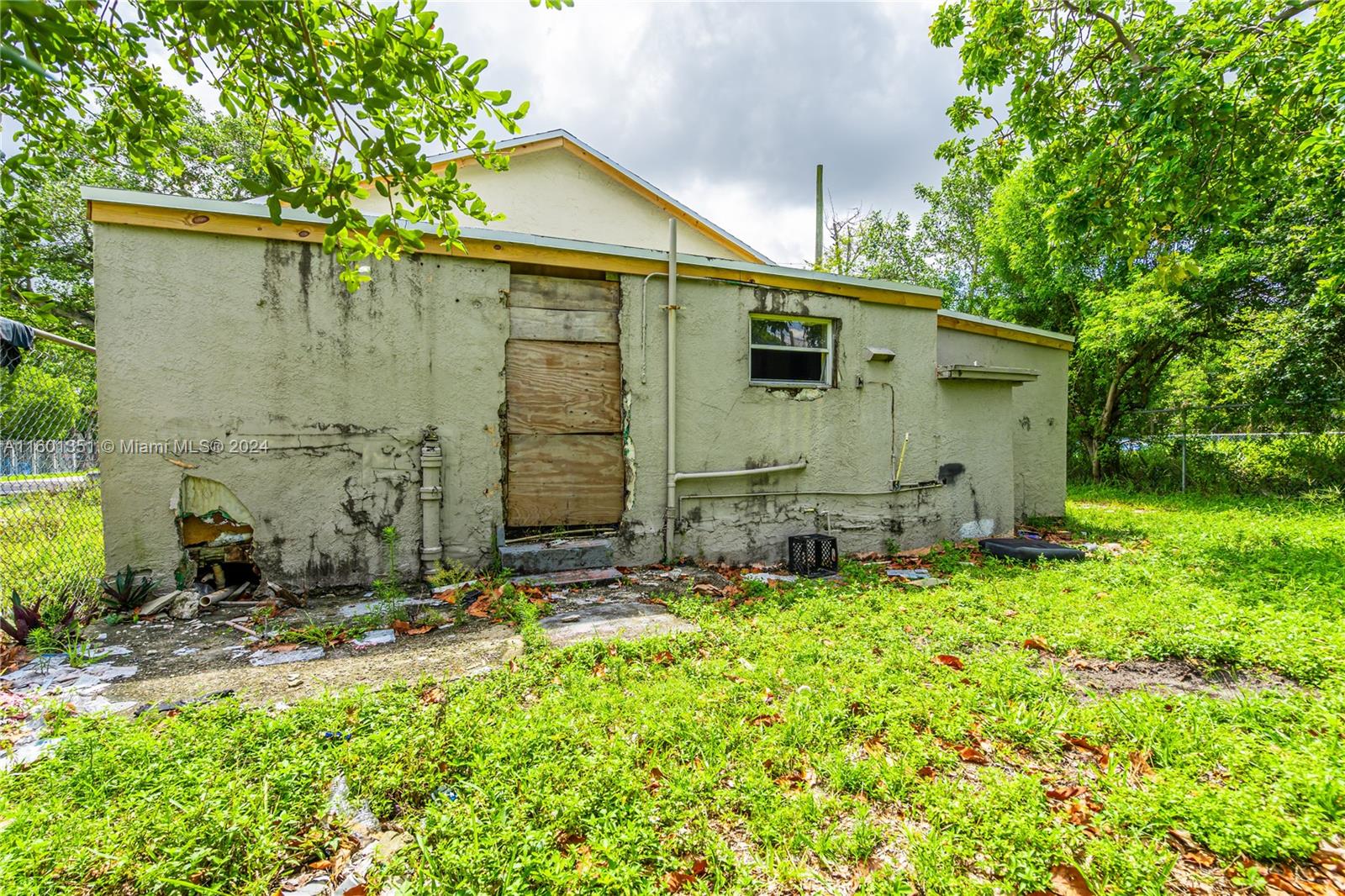 BULLARDS - Residential