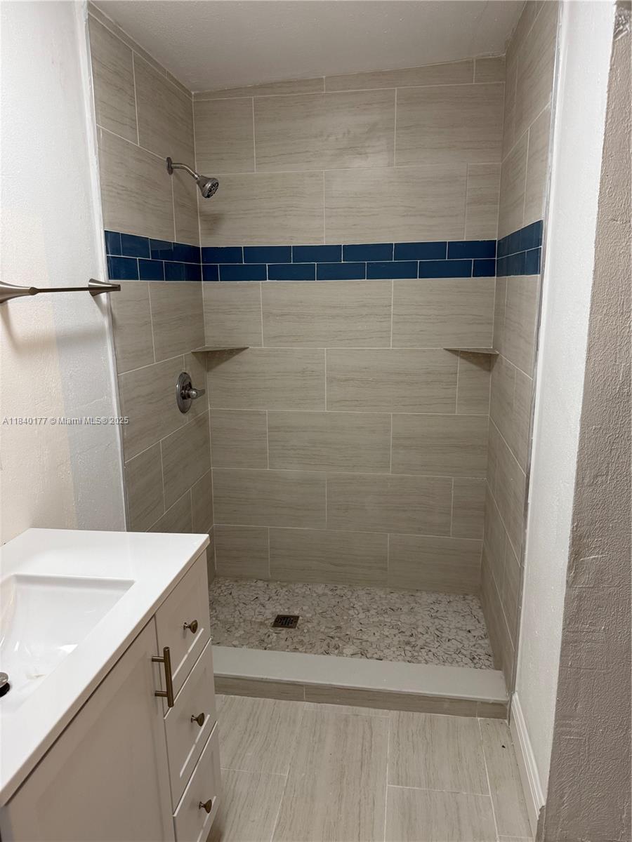 COLLIER ESTATES 1ST ADD - Residential Lease