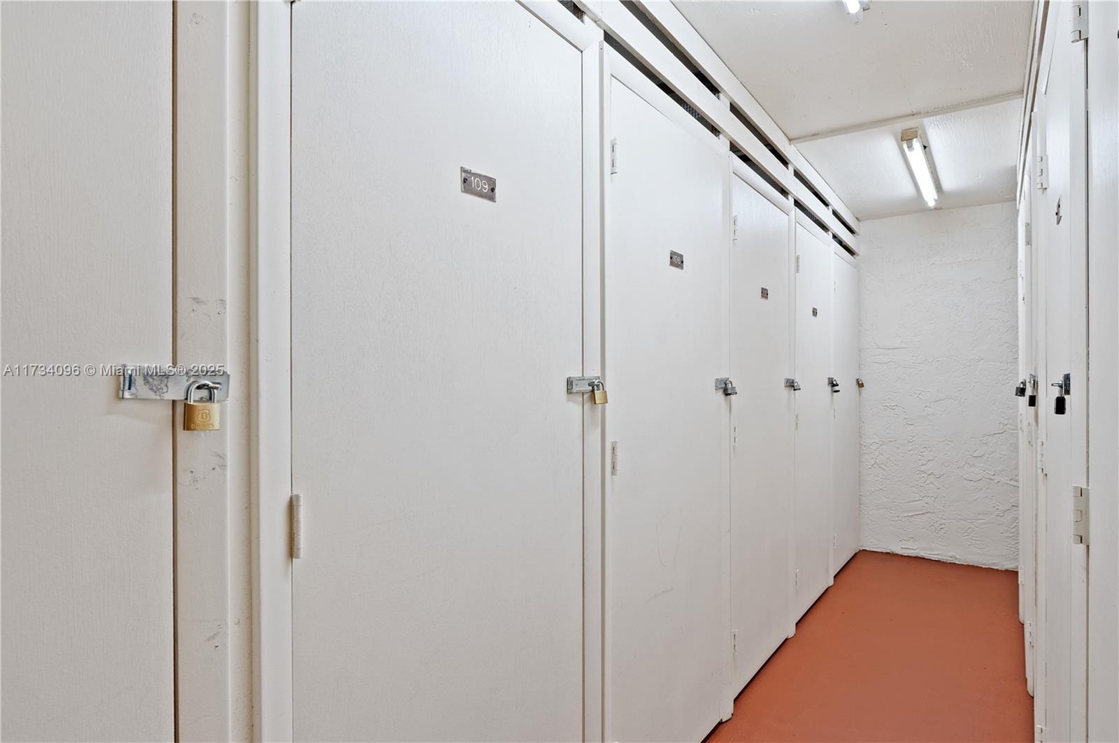 HOLLYBROOK GOLF AND - Residential Lease