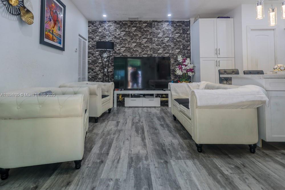 BRADLEY HEIGHTS - Residential