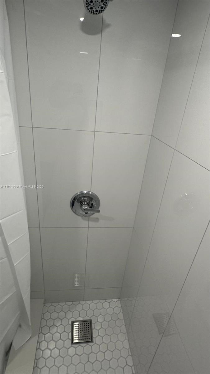 ROLLING GREEN CONDO A - Residential Lease