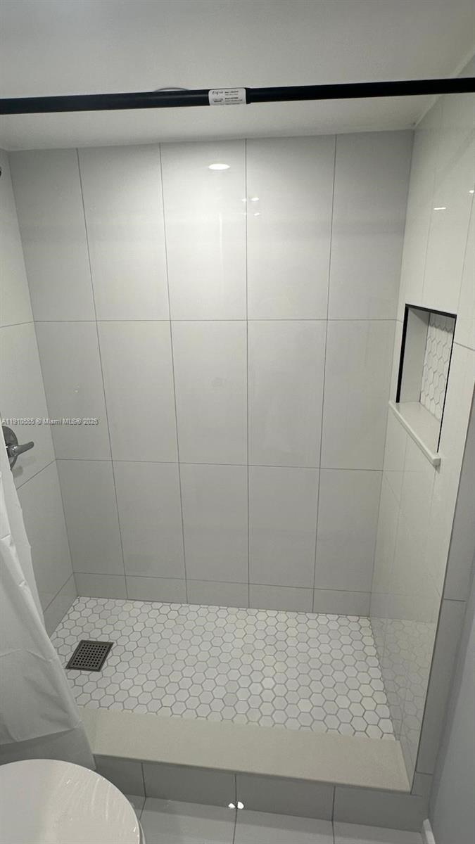 ROLLING GREEN CONDO A - Residential Lease